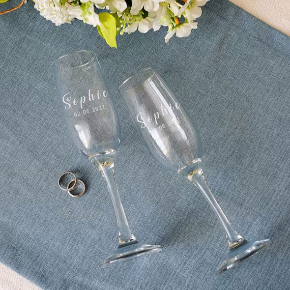 Personalized Wedding Glass Set of 2 Groom and Bride Champagne Flute Mr and Mrs Champagne Glasses Wedding Gifts