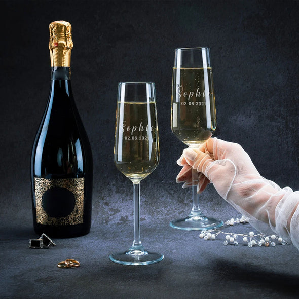 Personalized Wedding Glass Set of 2 Groom and Bride Champagne Flute Mr and Mrs Champagne Glasses Wedding Gifts