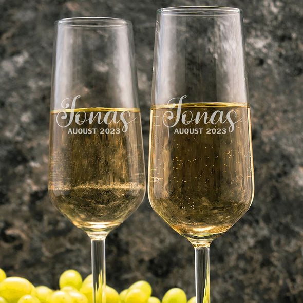 Personalized Wedding Glass Set of 2 Groom and Bride Champagne Flute Mr and Mrs Champagne Glasses Wedding Gifts
