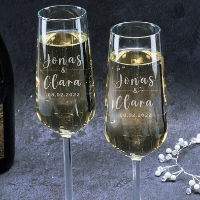 Personalized Wedding Glass Set of 2 Groom and Bride Champagne Flute Mr and Mrs Champagne Glasses Wedding Gifts