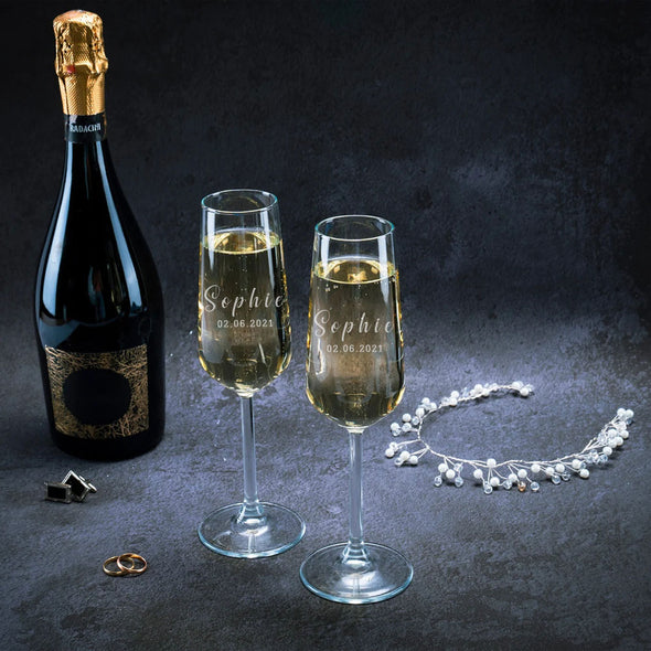 Personalized Wedding Glass Set of 2 Groom and Bride Champagne Flute Mr and Mrs Champagne Glasses Wedding Gifts